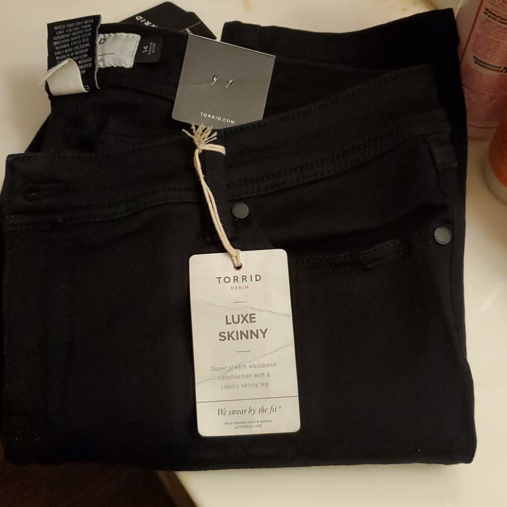 Torrid luxe black skinny jeans size 14